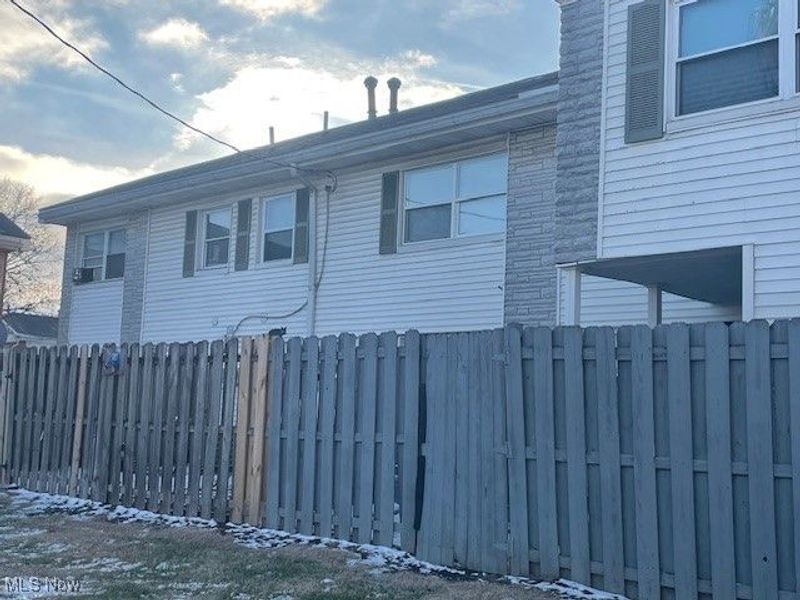 129 Buckeye Circle, Columbus, OH 43217 Photo 3