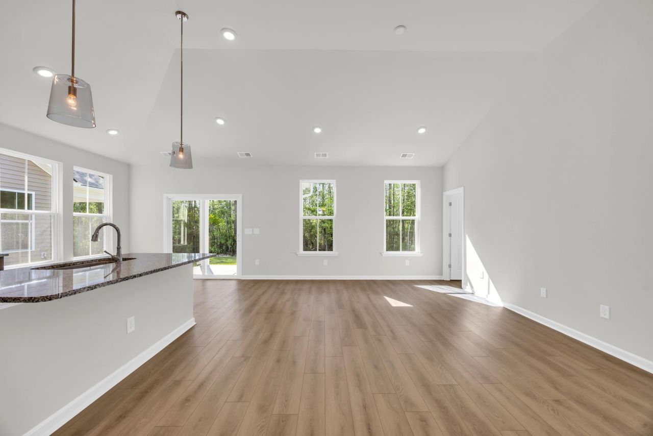 743 Sun Colony Blvd. Photo 5