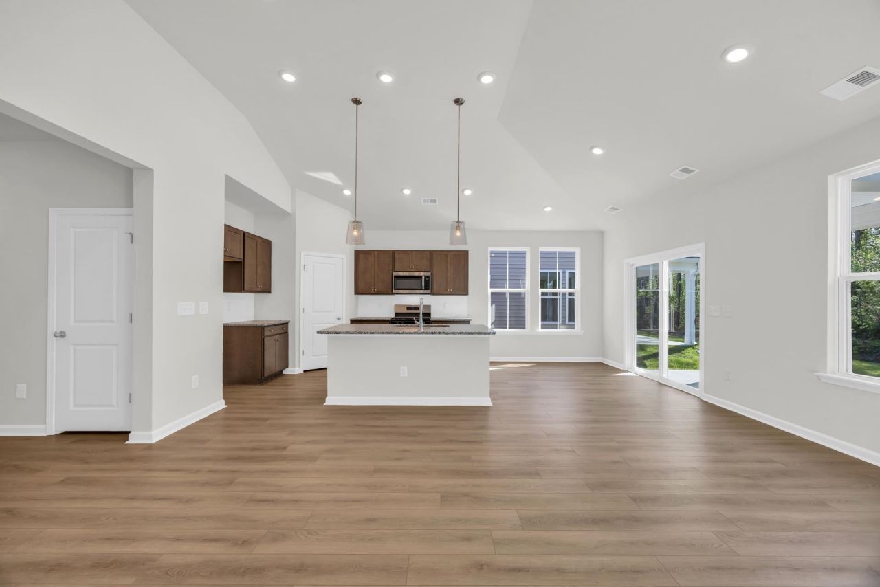 743 Sun Colony Blvd. Photo 6