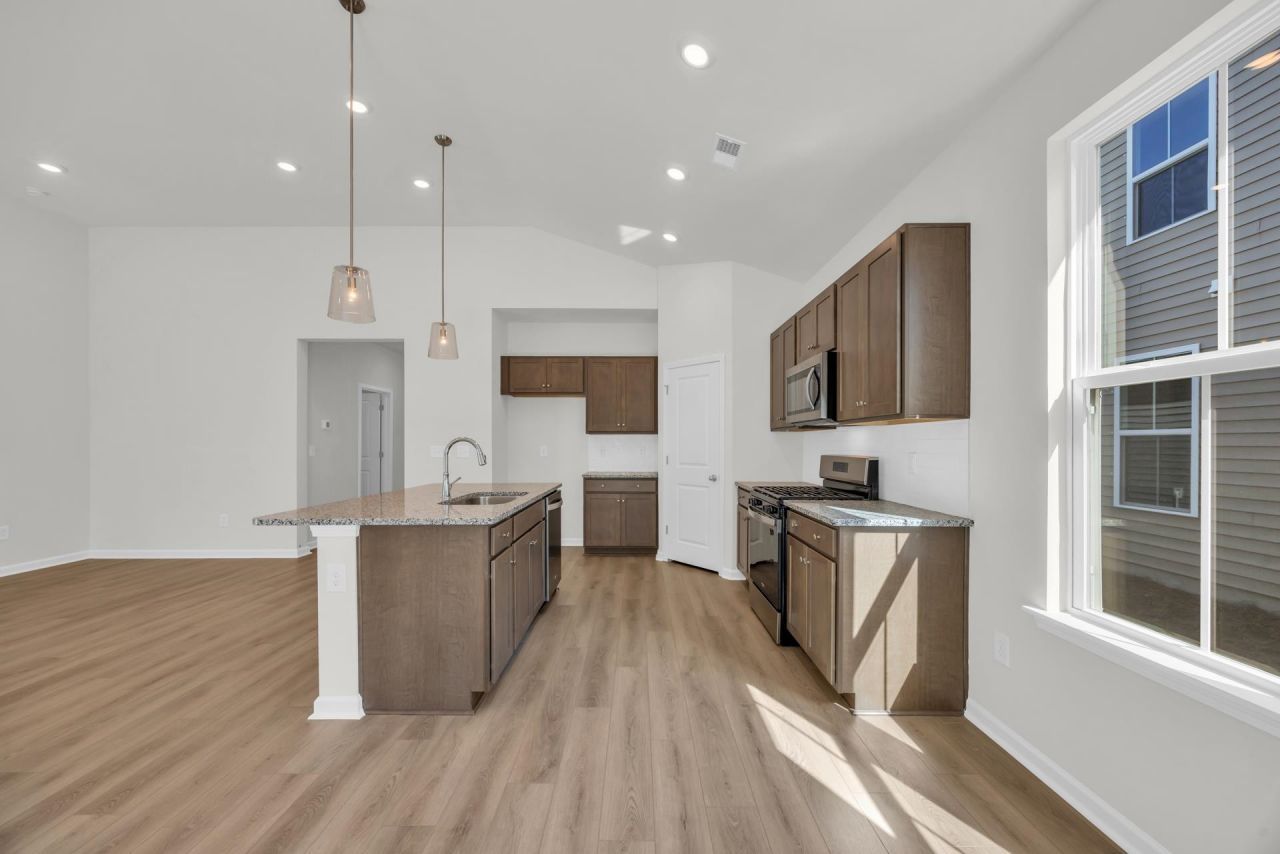 743 Sun Colony Blvd. Photo 9
