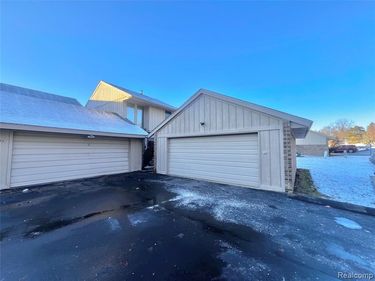 35467 Heritage Lane, Farmington, MI 48335