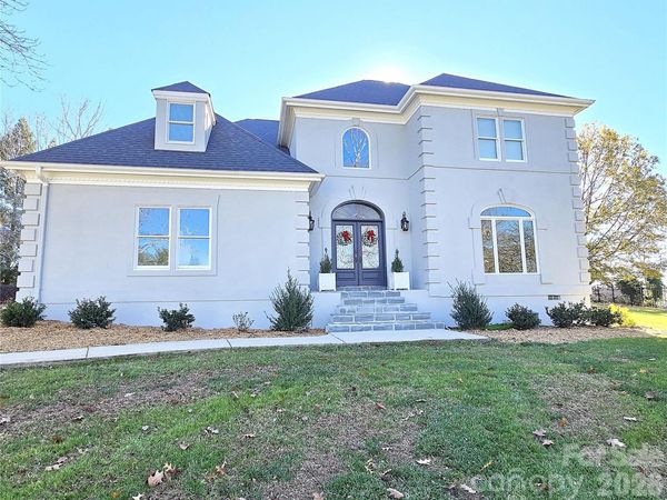 40 Shipwatch Drive, Hickory, NC 28601