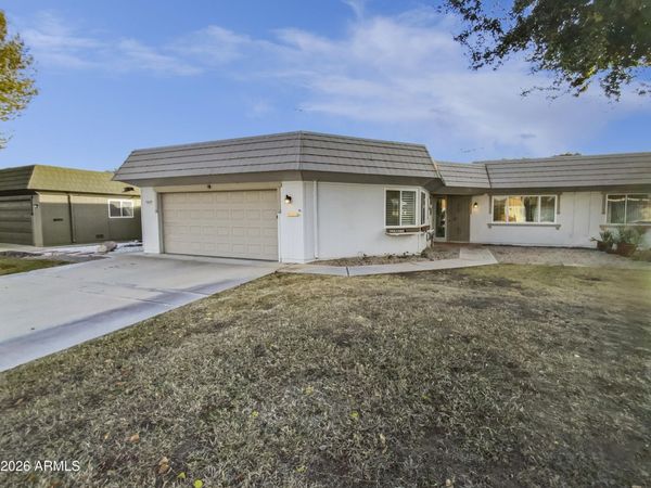 10401 W HUTTON Drive, Sun City, AZ 85351