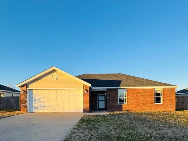 900 SW Almond Street , Gravette, AR 72736