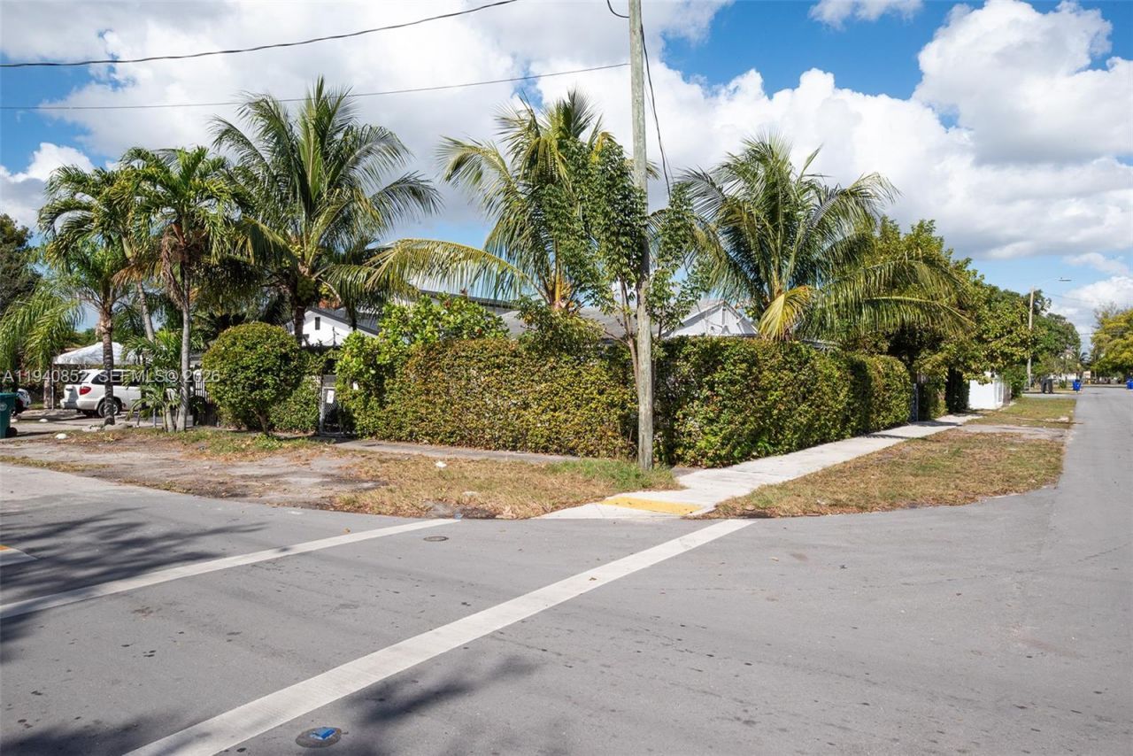 1401 NW 44th St, Miami, FL 33142 Photo