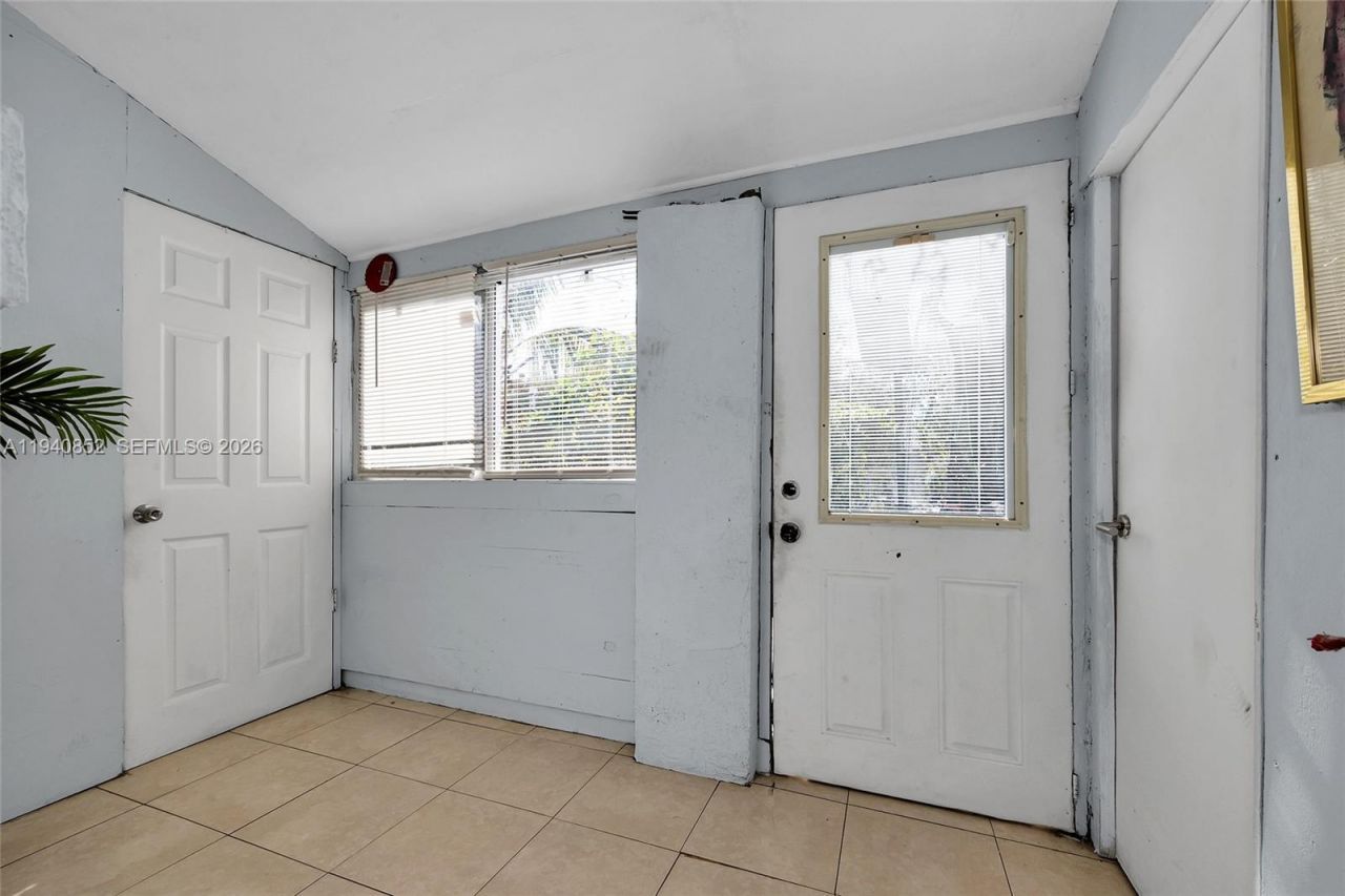 1401 NW 44th St, Miami, FL 33142 Photo