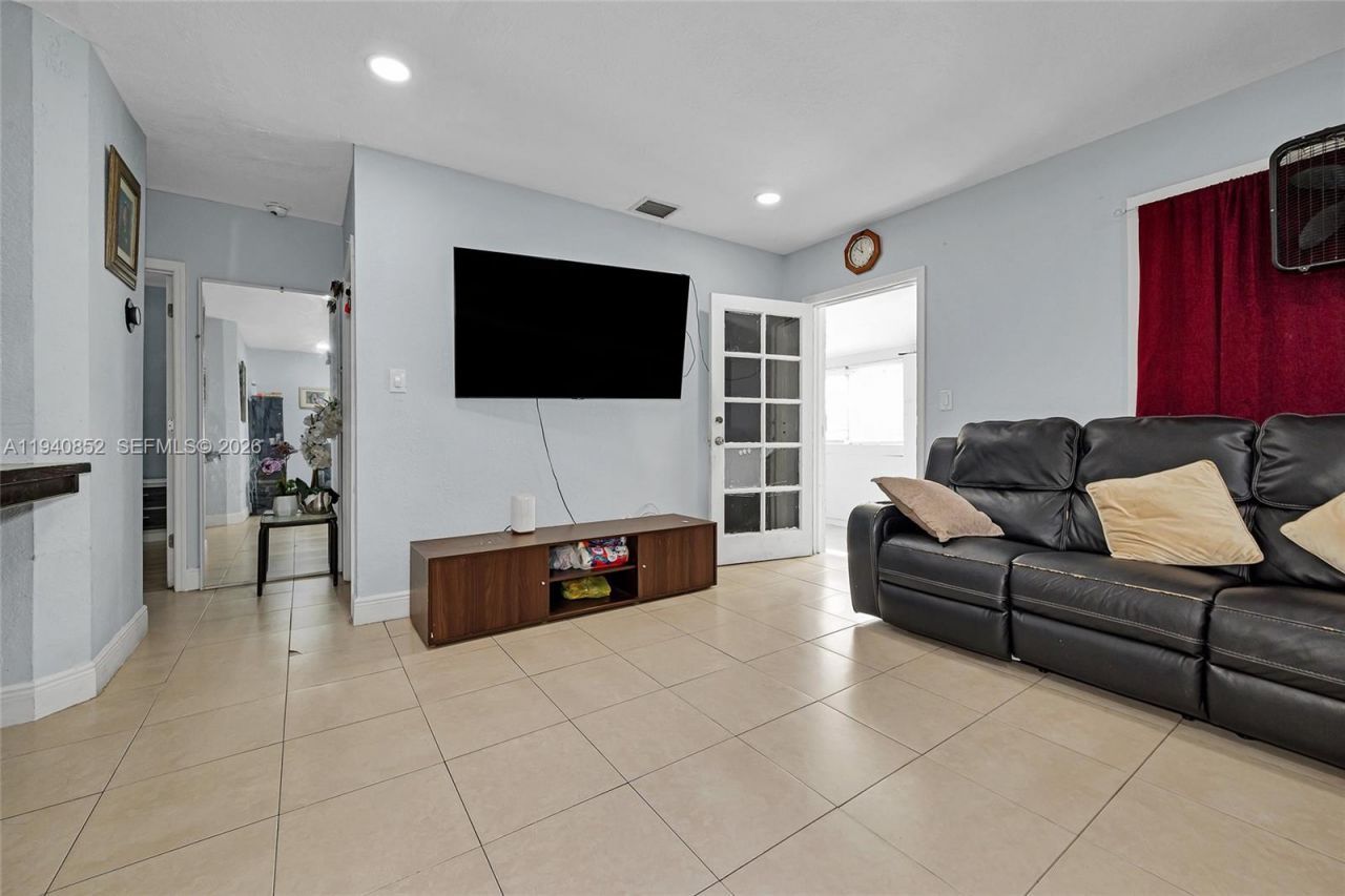 1401 NW 44th St, Miami, FL 33142 Photo