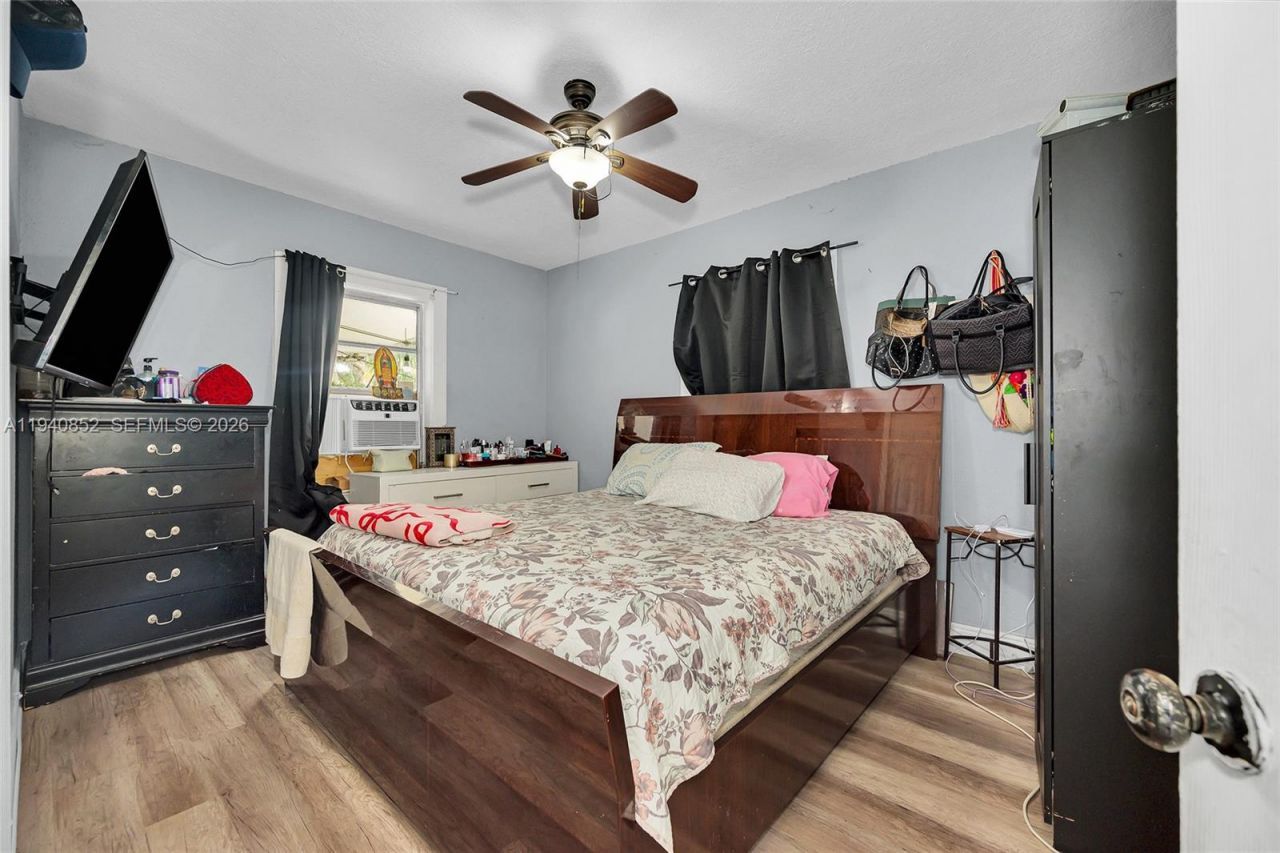 1401 NW 44th St, Miami, FL 33142 Photo