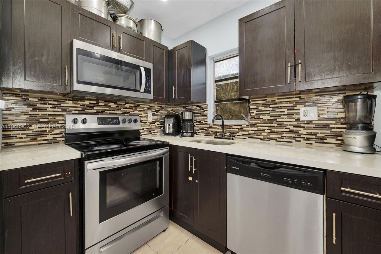 1401 NW 44th St, Miami, FL 33142 Photo