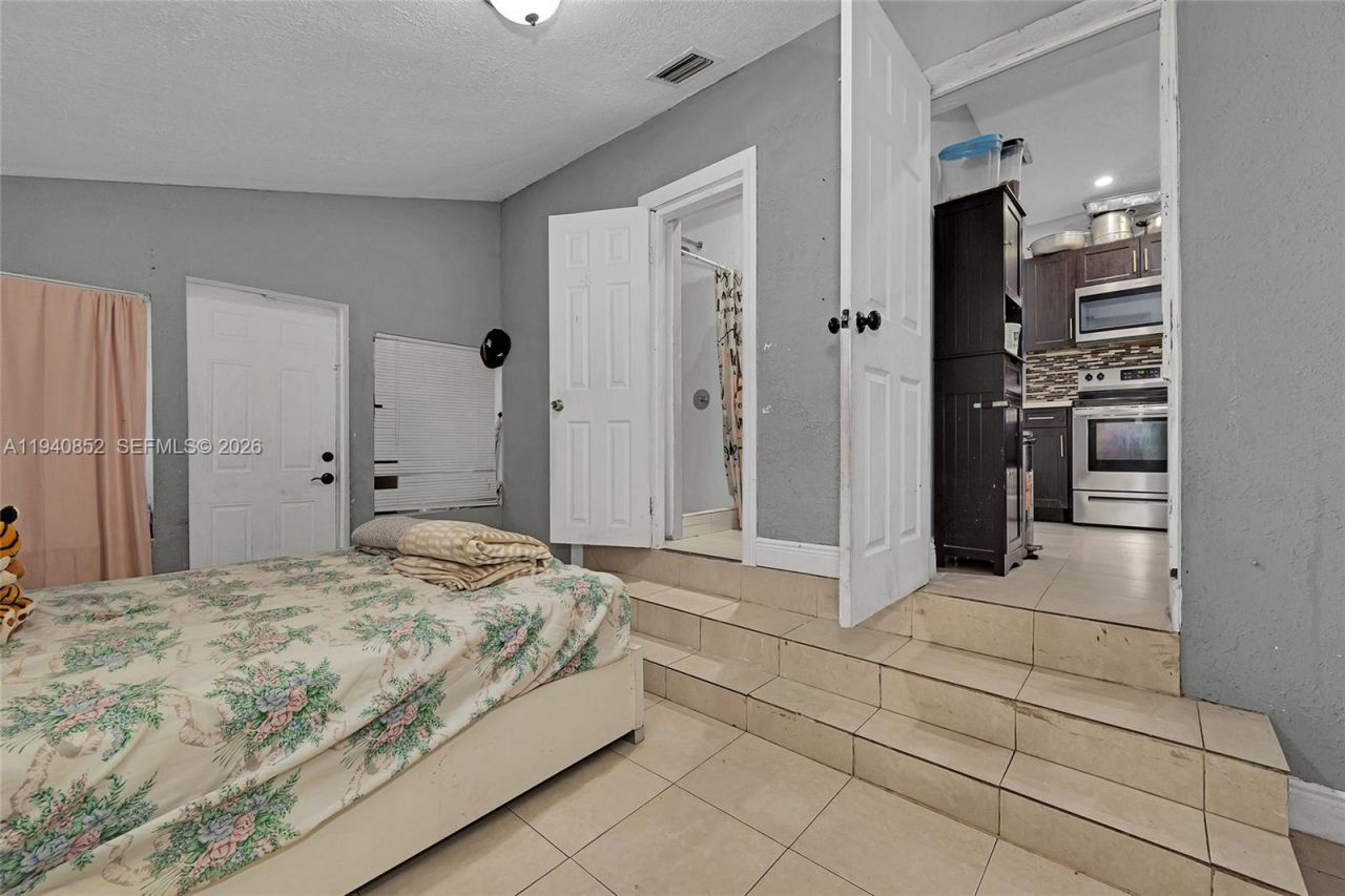 1401 NW 44th St, Miami, FL 33142 Photo