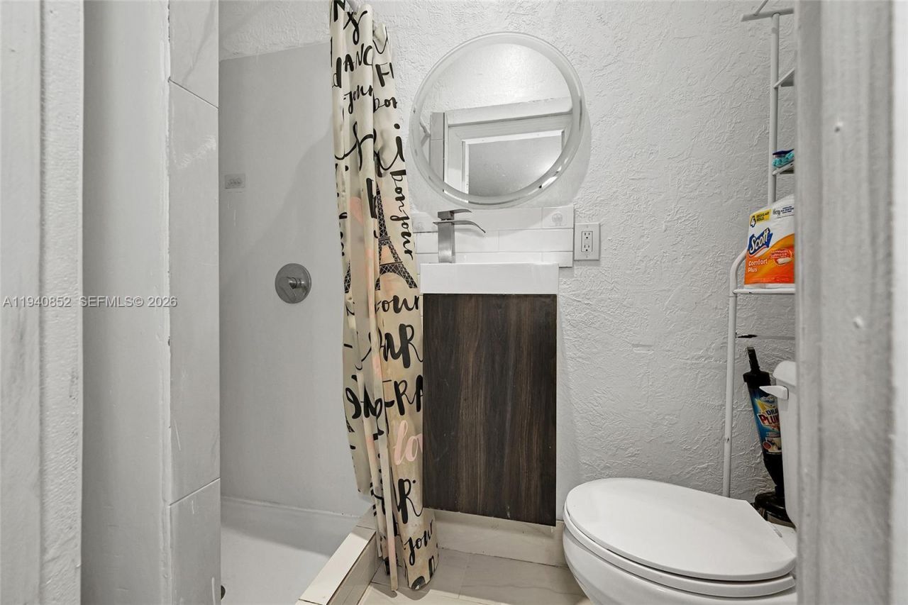 1401 NW 44th St, Miami, FL 33142 Photo