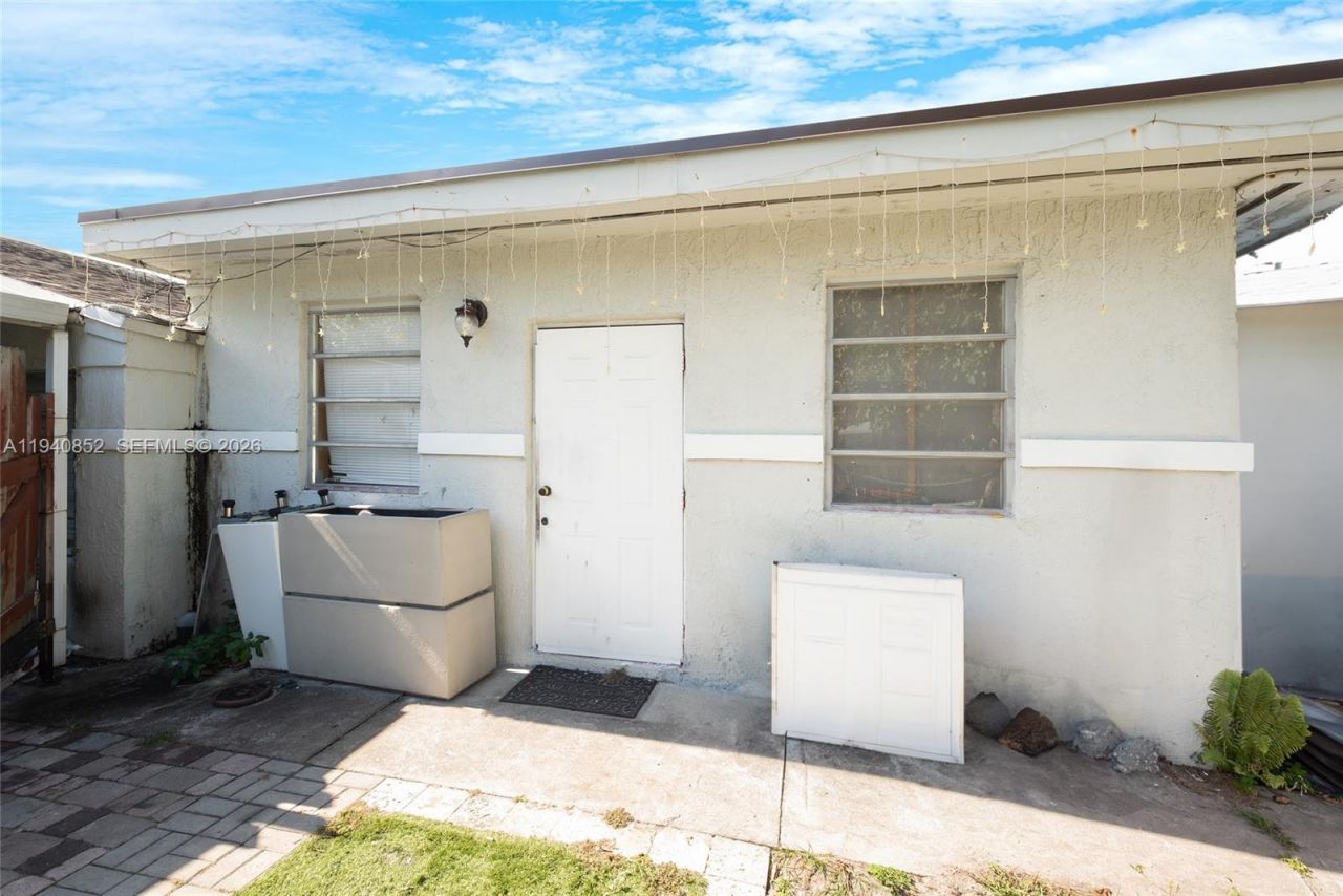 1401 NW 44th St, Miami, FL 33142 Photo