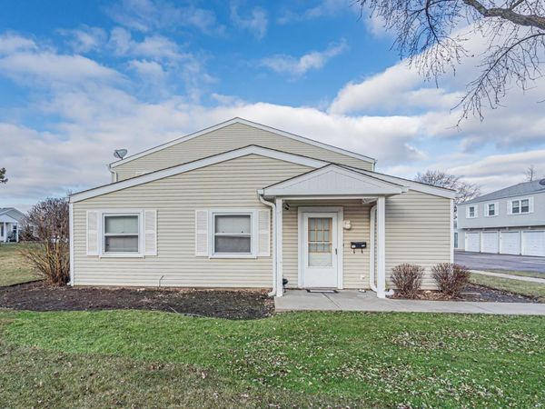 194 Robert Court, Unit A, Bartlett, IL 60103