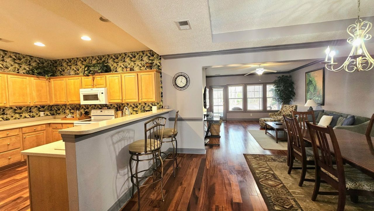 2450 Marsh Glen Dr. Photo 10