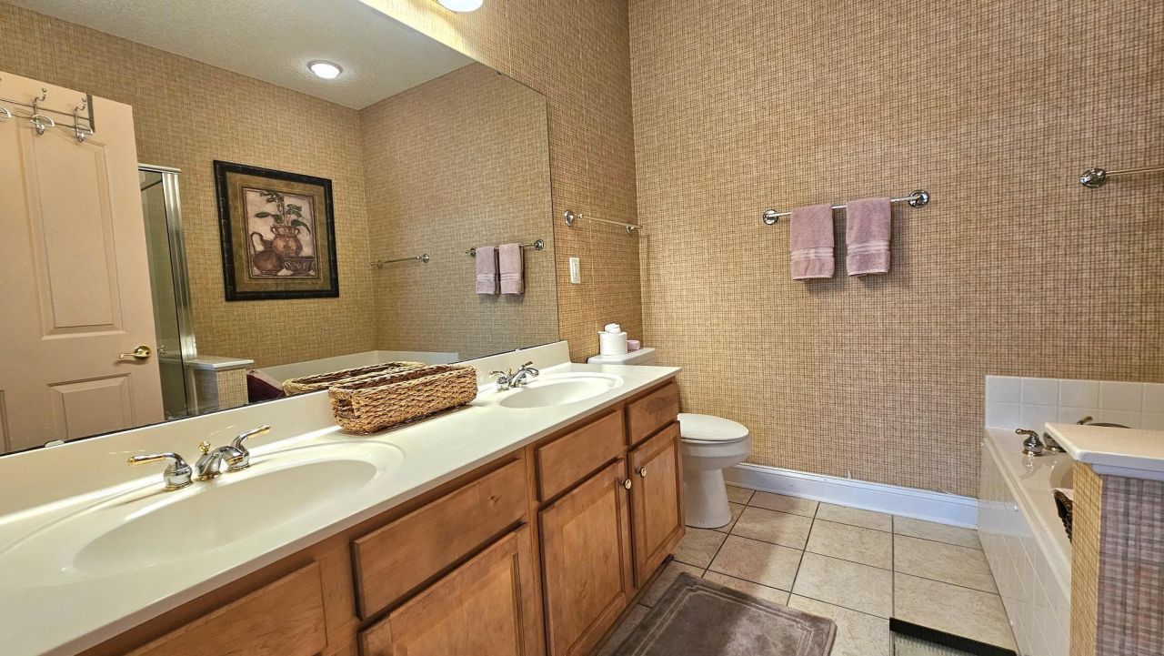 2450 Marsh Glen Dr. Photo 21