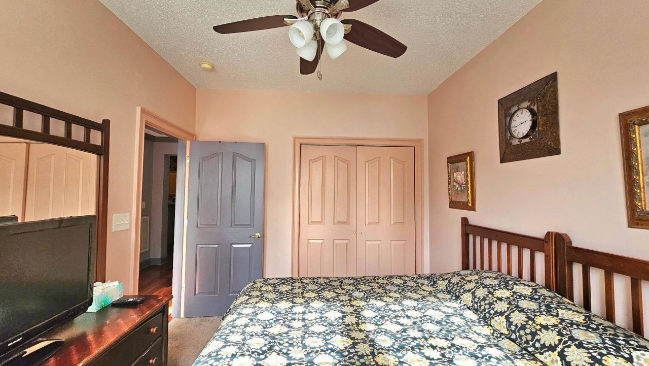 2450 Marsh Glen Dr. Photo 8