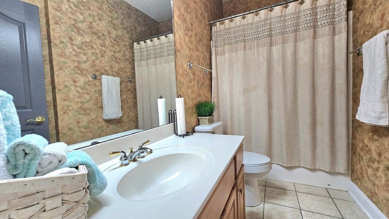 2450 Marsh Glen Dr. Photo 9