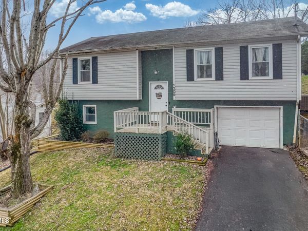 1209 Idlewylde Circle, Johnson City, TN 37601
