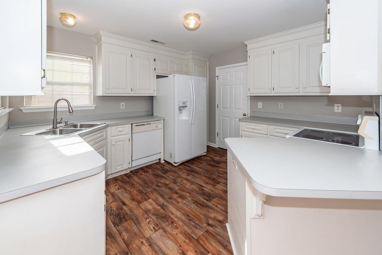 106 Journeys End Lane Photo 10