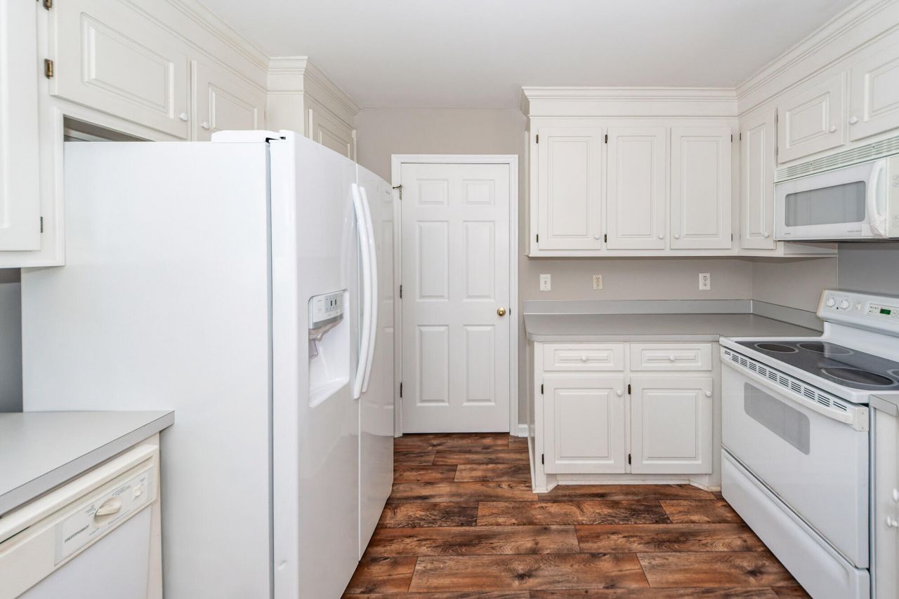 106 Journeys End Lane Photo 12