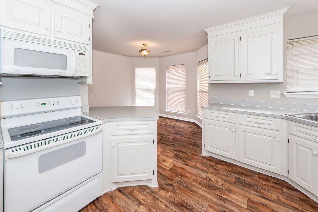 106 Journeys End Lane Photo 13