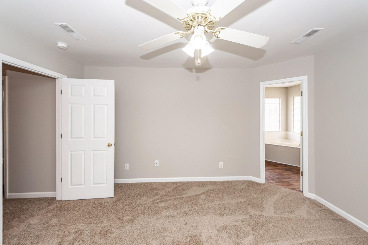 106 Journeys End Lane Photo 16