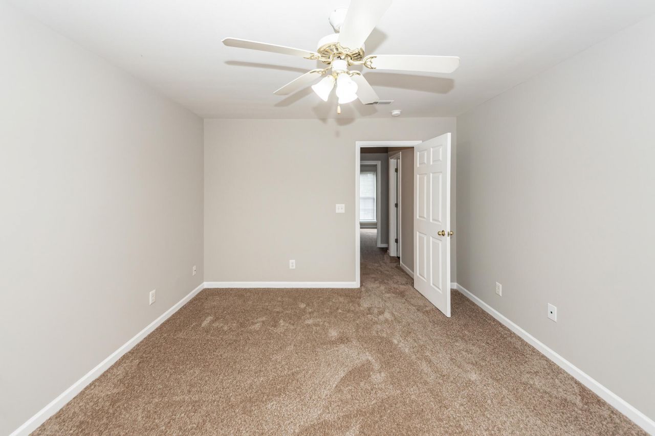 106 Journeys End Lane Photo 17