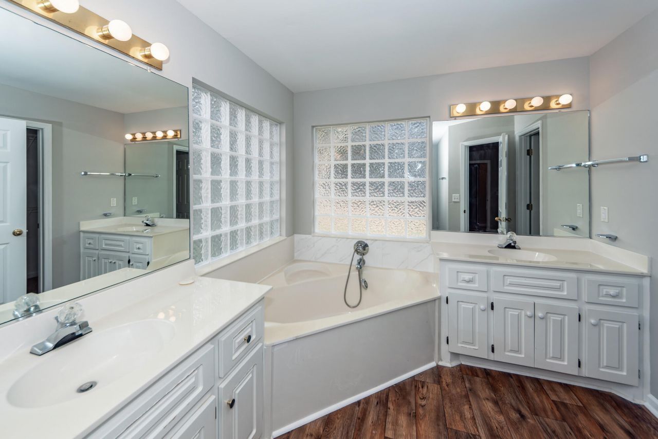 106 Journeys End Lane Photo 20