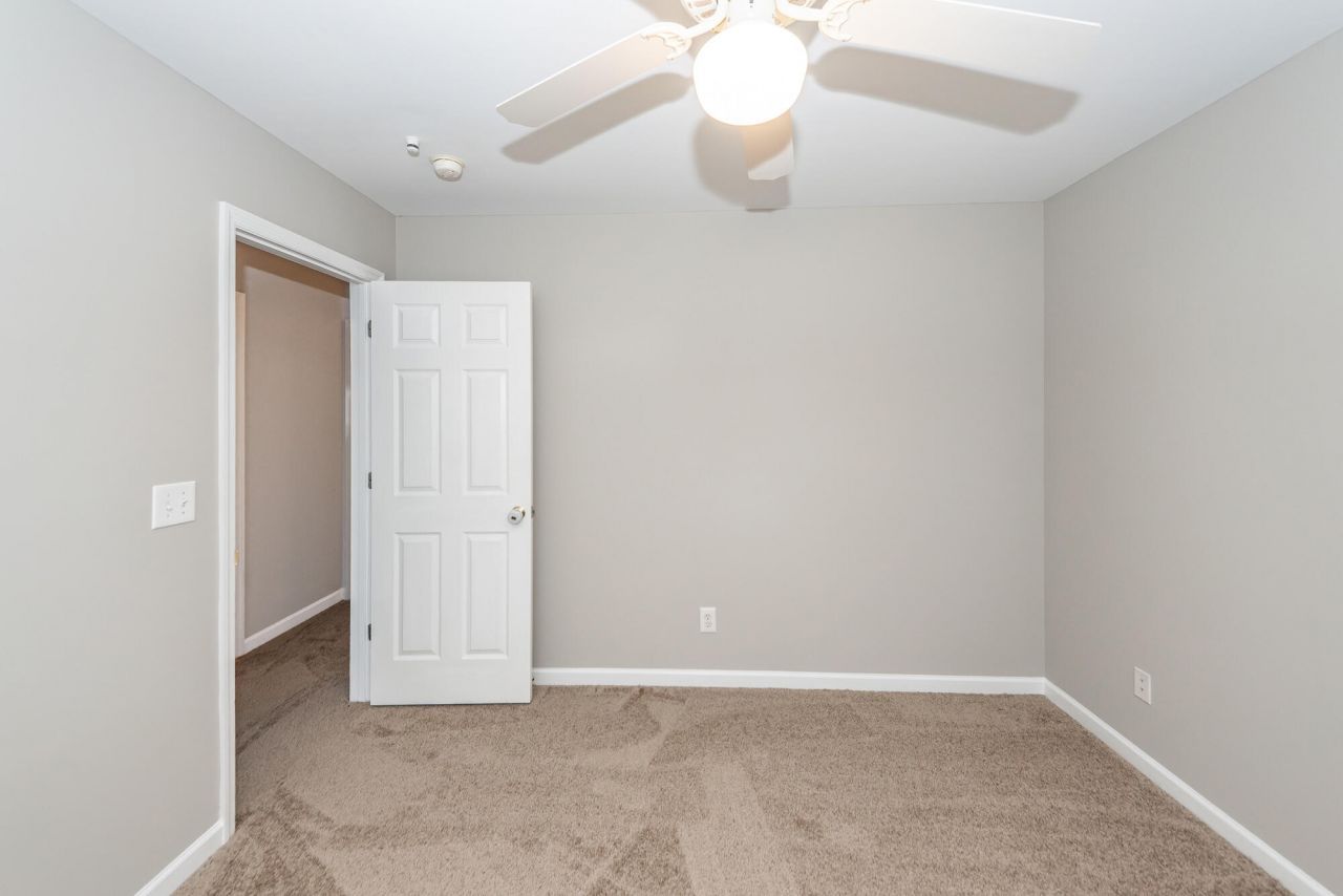 106 Journeys End Lane Photo 27