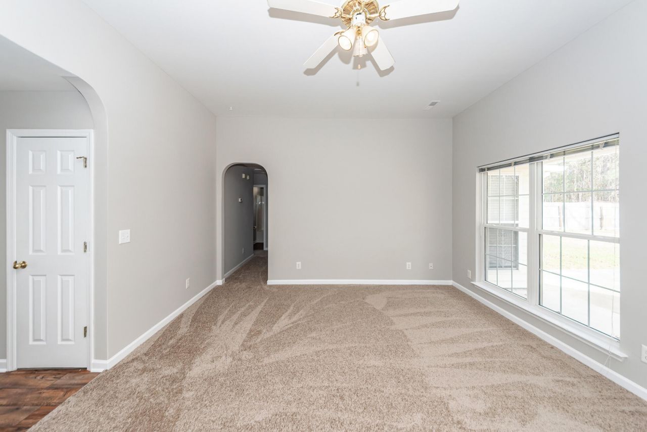 106 Journeys End Lane Photo 6