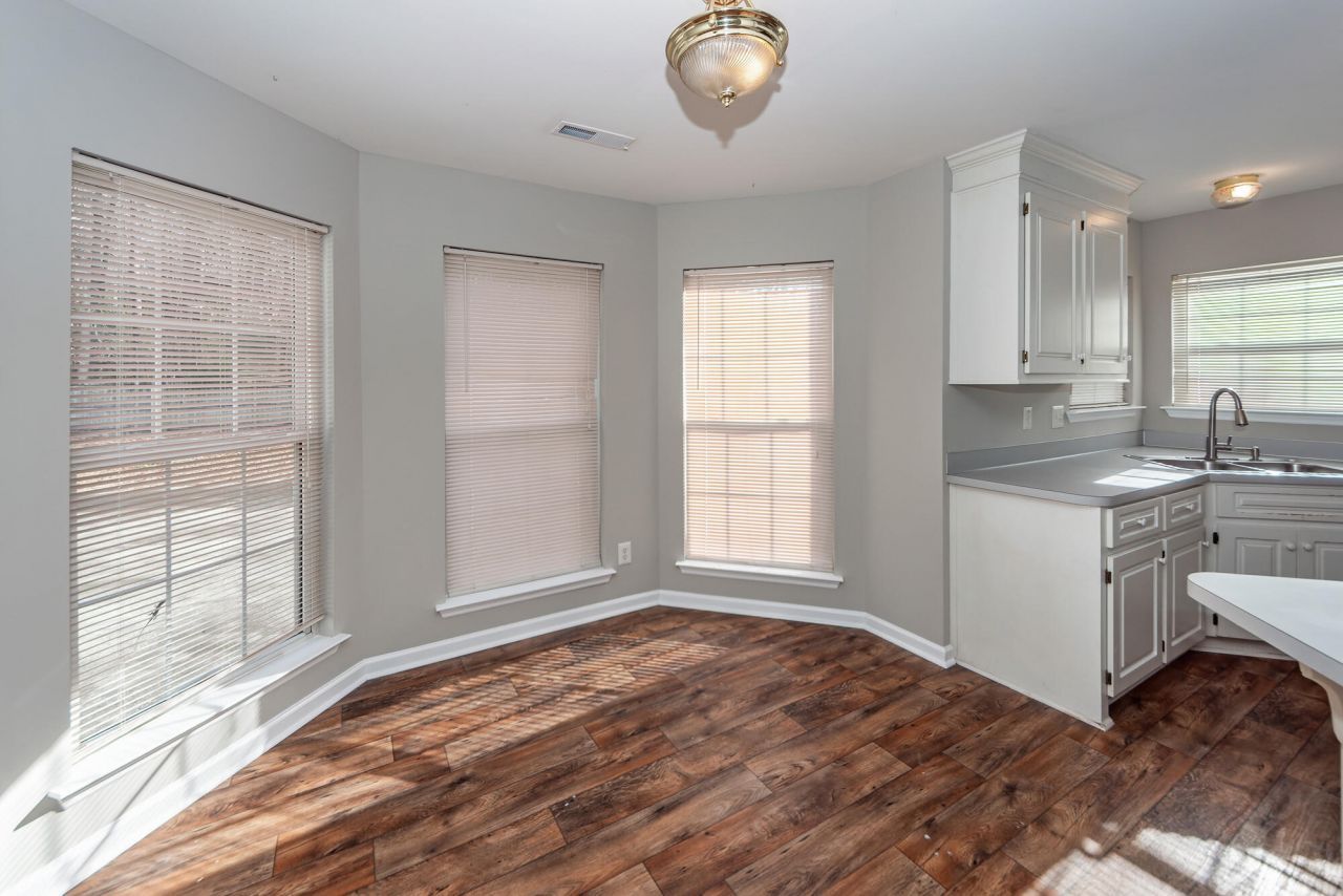 106 Journeys End Lane Photo 8