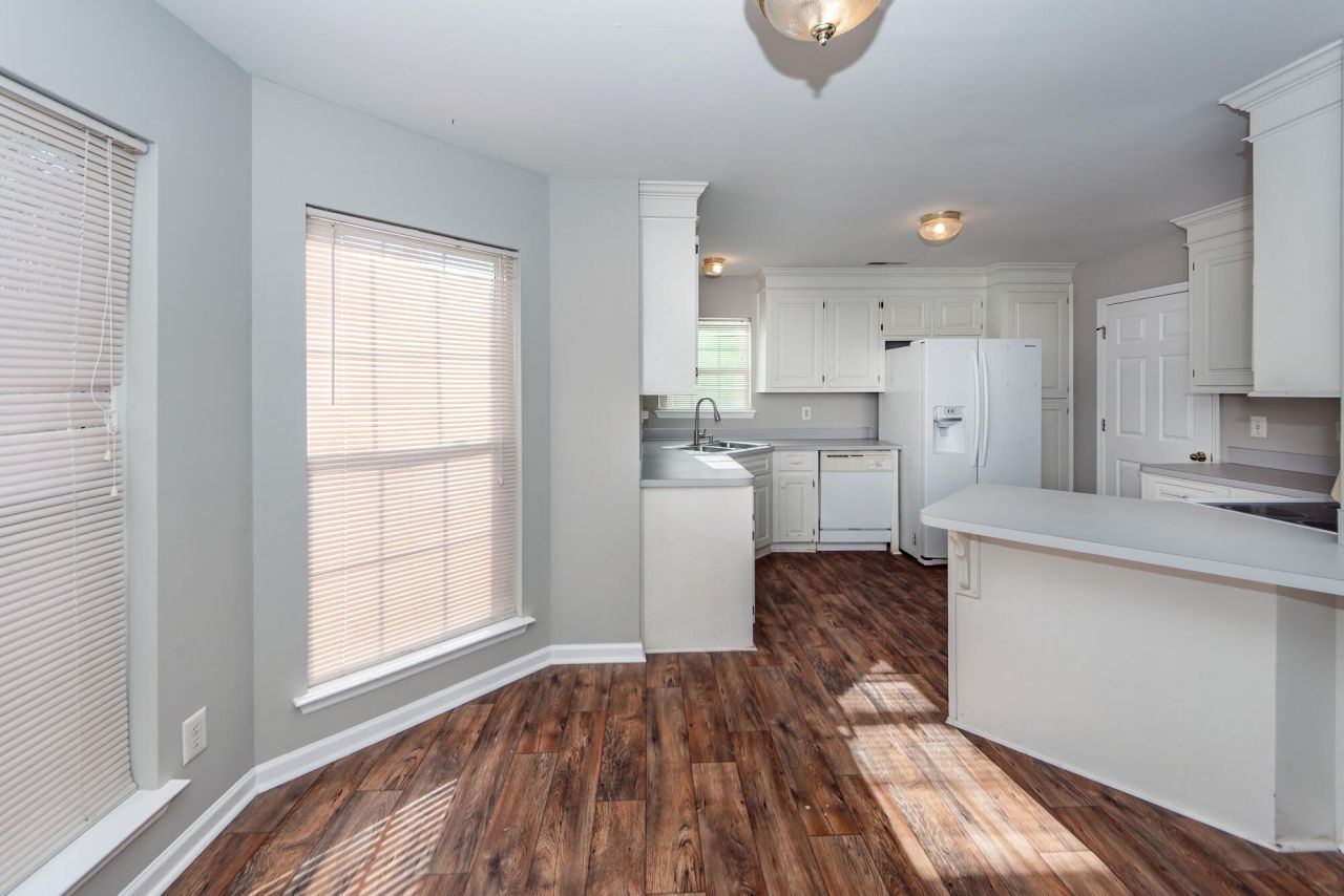 106 Journeys End Lane Photo 9