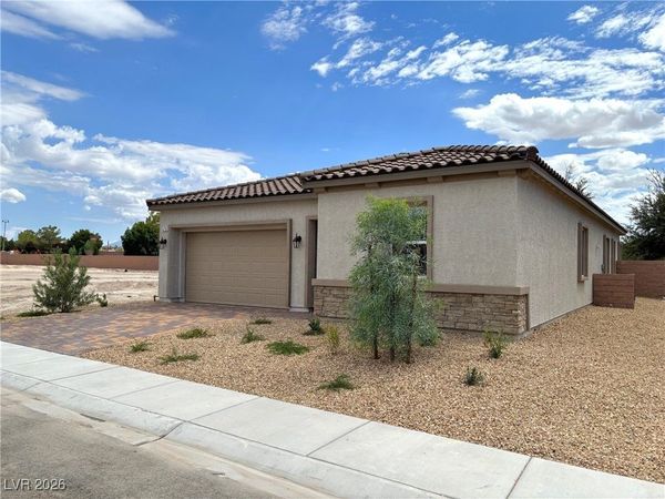 5715 E Victoria Falls Drive, Pahrump, NV 89061