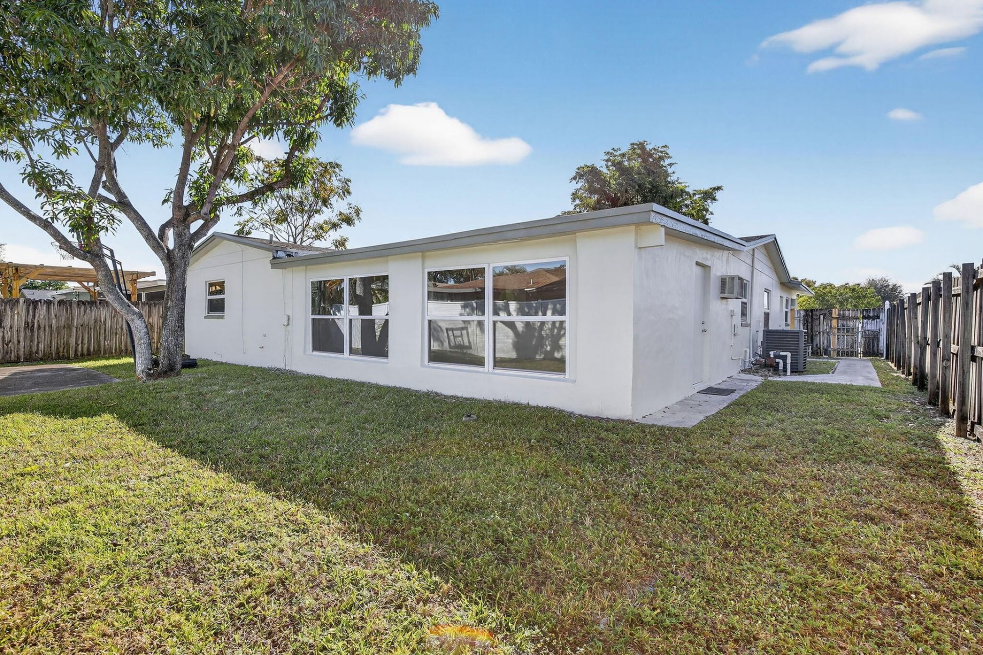 8961 NW 21st Street, Pembroke Pines, FL 33024 Photo