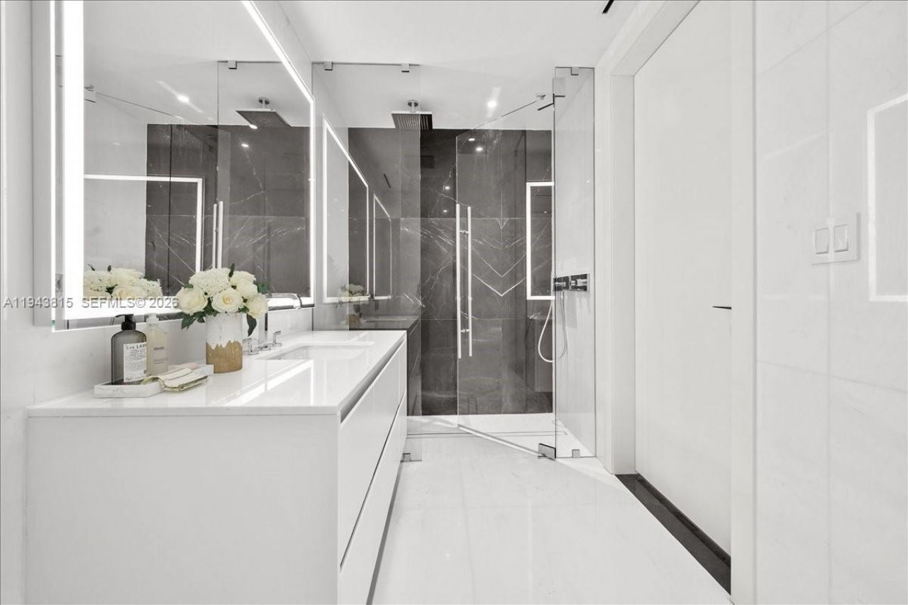 300 Biscayne Blvd Way, Unit 1106E, Miami, FL 33131 Photo