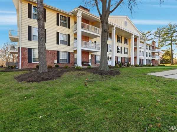 1511 Hampton Hall Drive, Unit 14, Chesterfield, MO 63017