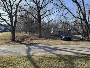 Sherwood Drive , Springfield Twp, MI 48350