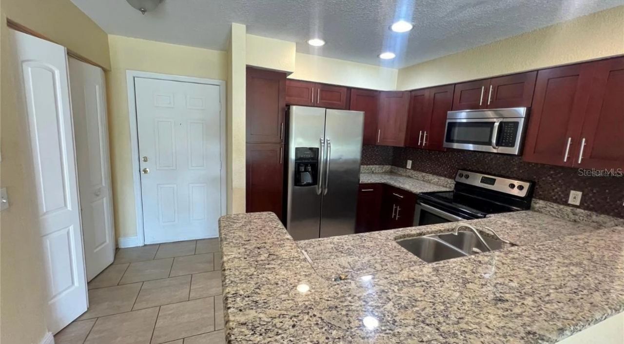 13941 Fairway Island Dr Drive, Unit 713, Orlando, FL 32837 Photo