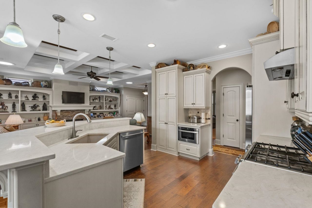 4228 Ravenwood Dr. Photo 12