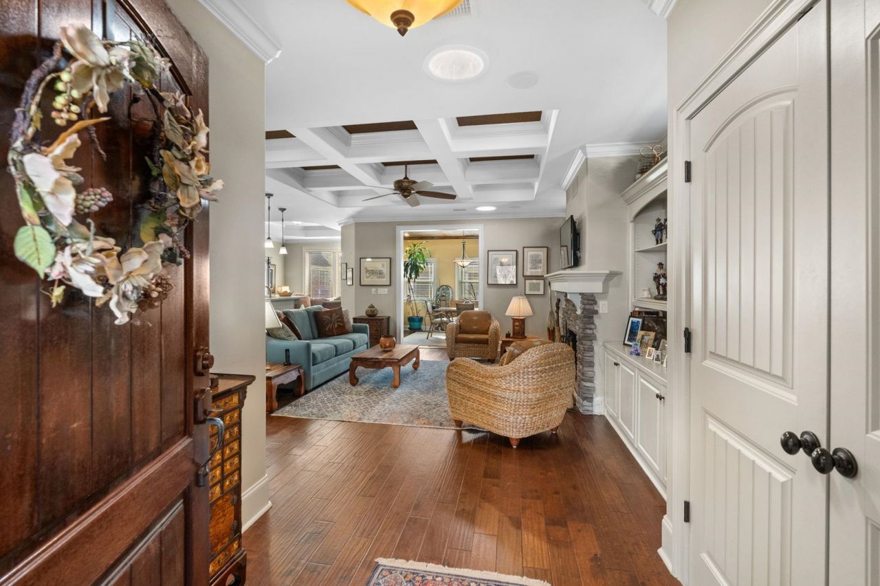 4228 Ravenwood Dr. Photo 6