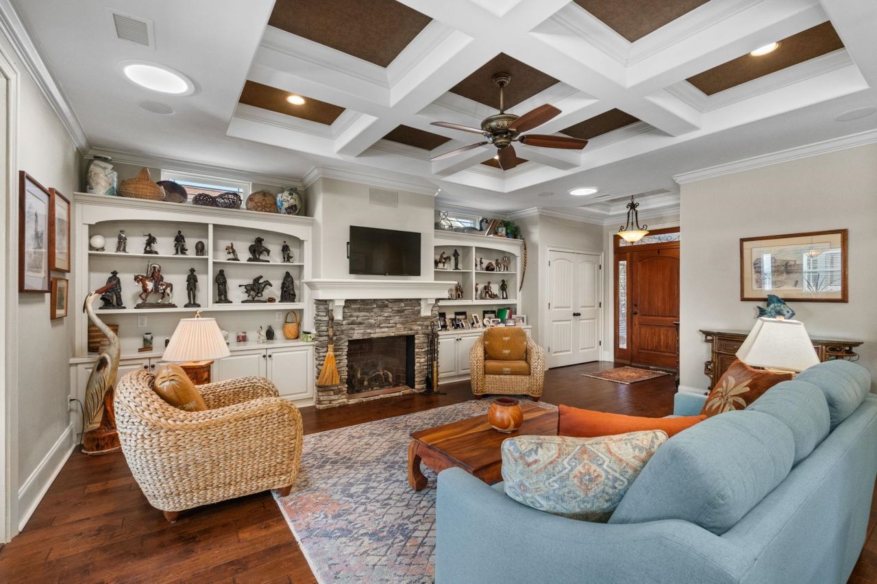 4228 Ravenwood Dr. Photo 8