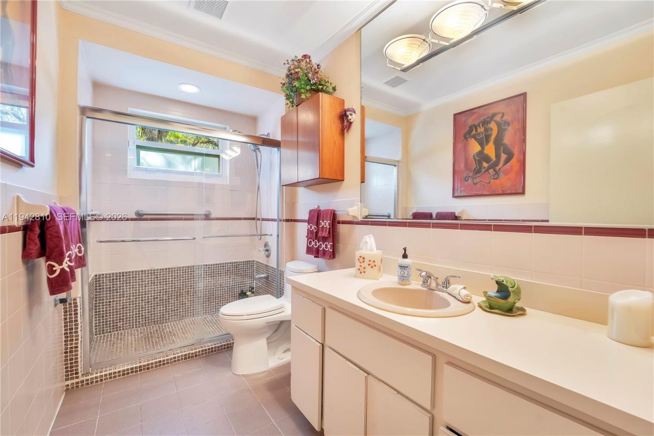 2496-2490 Abaco Ave, Miami, FL 33133 Photo