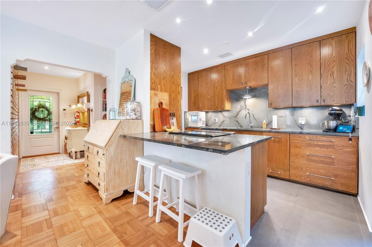 2496-2490 Abaco Ave, Miami, FL 33133 Photo