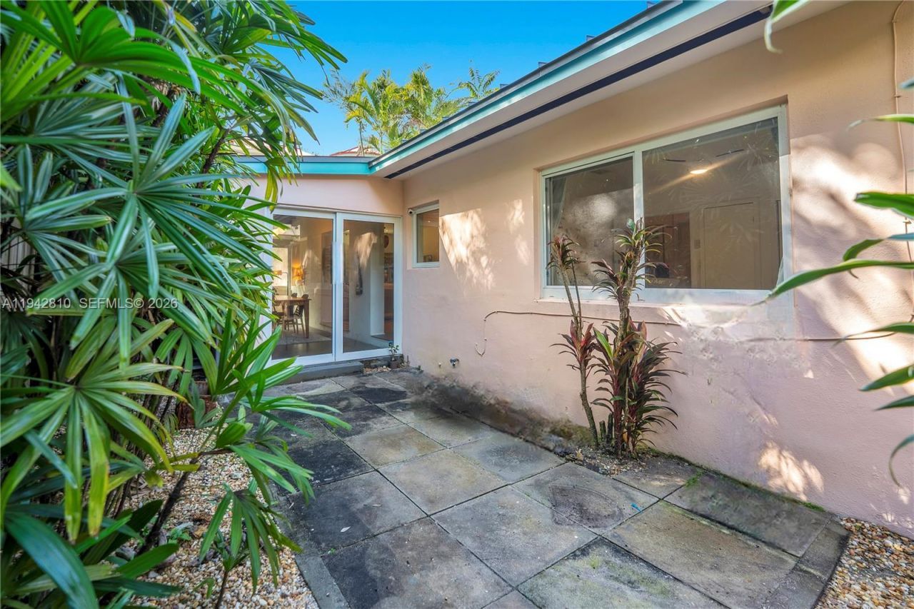 2496-2490 Abaco Ave, Miami, FL 33133 Photo