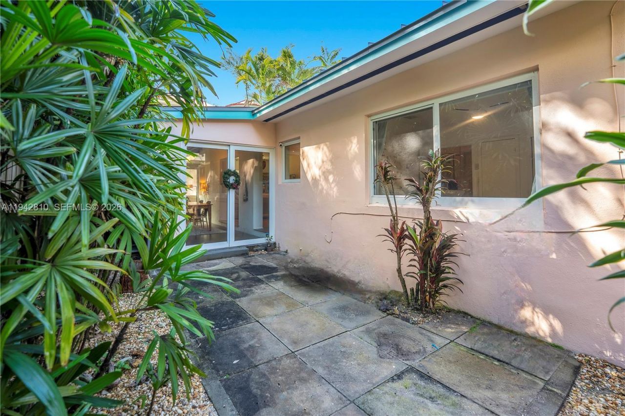 2496-2490 Abaco Ave, Miami, FL 33133 Photo