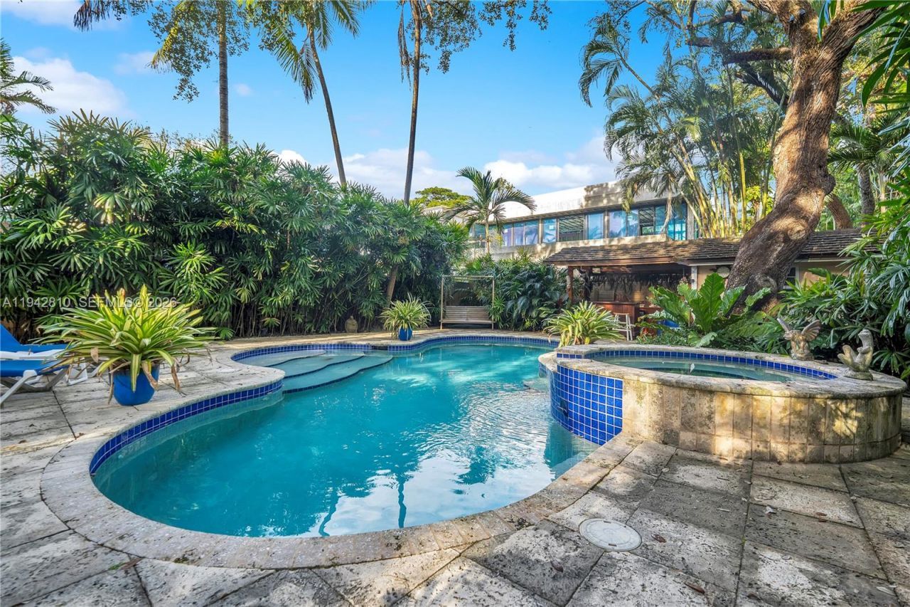 2496-2490 Abaco Ave, Miami, FL 33133 Photo