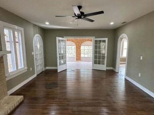 1501 N Jackson Street , Palestine, TX 75803