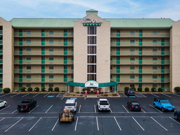 3215 N River Rd, Pigeon Forge, TN 37863