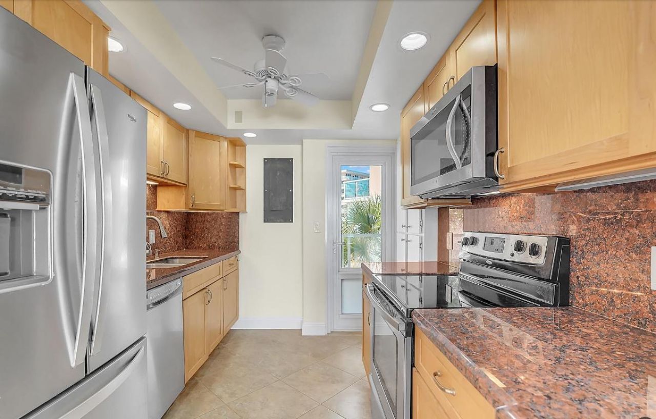 1057 Hillsboro Mile, Unit 411, Hillsboro Beach, FL 33062 Photo