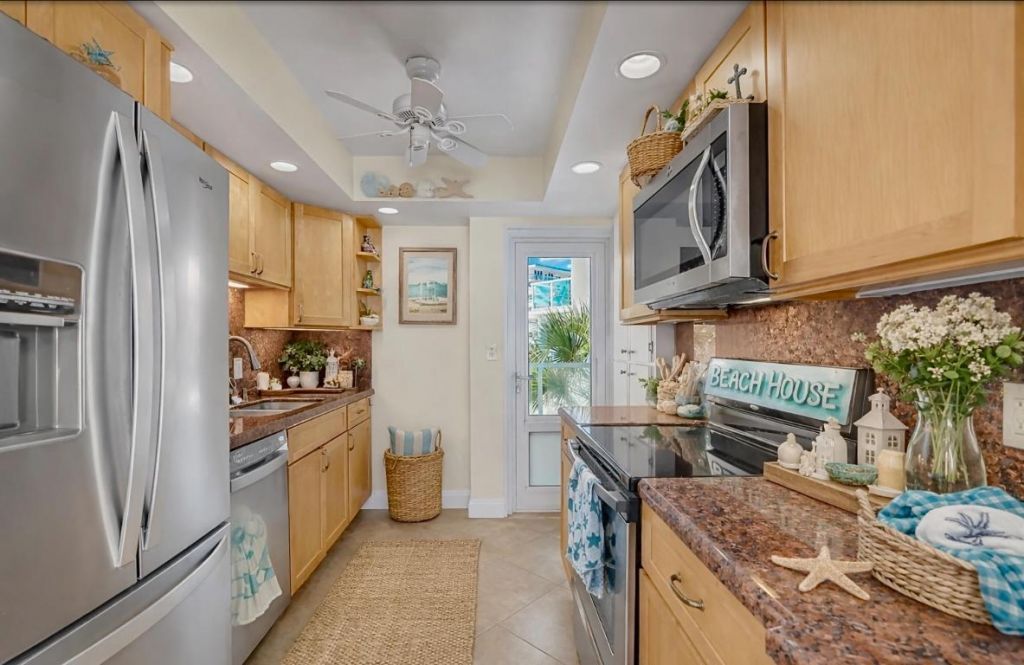 1057 Hillsboro Mile, Unit 411, Hillsboro Beach, FL 33062 Photo